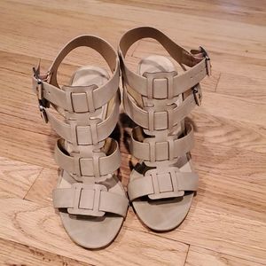 Cream/Tan Block Heels